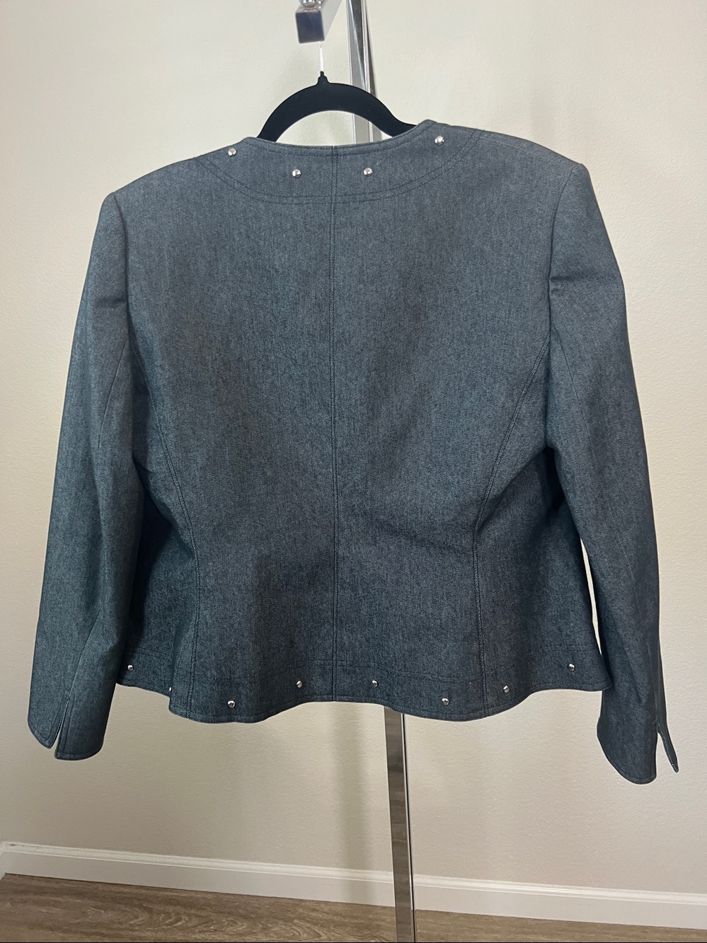 Kasper Grey Women’s 3 Piece Suit Blazer w/ Metal Embellishment Cotton blend Sz 8 - Picture 4 of 9